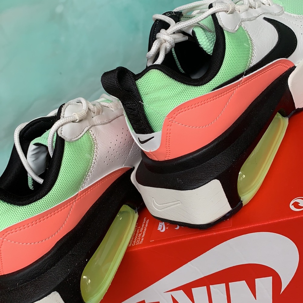 NIKE WMNS AIR MAX VERONA - Picture 13 of 16